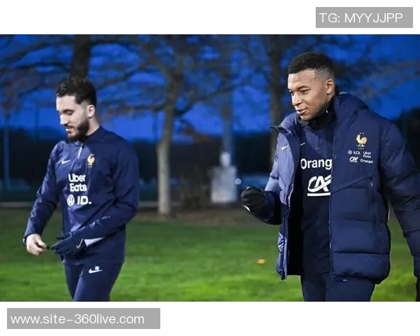 姆巴佩领衔法国队征战世界杯新篇章球迷期待他的精彩表现与突破之旅 姆巴佩领衔法国队征战世界杯新篇章球迷期待他的精彩表现与突破之旅